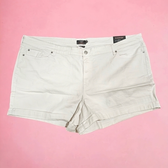 5 Inch Boyfriend Vintage Stretch Mid-Rise Short- White - Picture 1 of 5